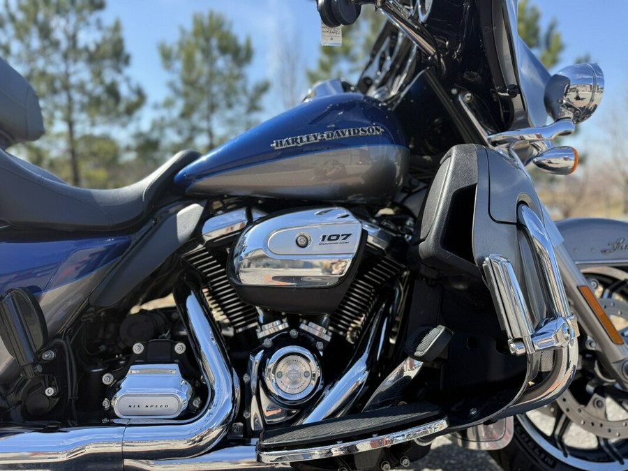 2017 Harley-Davidson® FLHTKL Ultra Limited Low