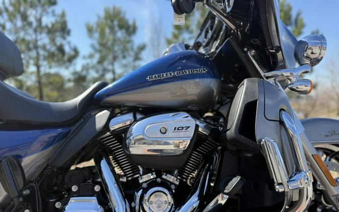 2017 Harley-Davidson® FLHTKL Ultra Limited Low