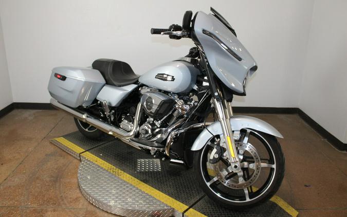 Harley-Davidson® Street Glide® 2024 Vivid Black