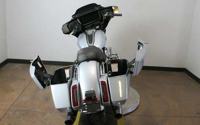 Harley-Davidson® Street Glide® 2024 Vivid Black