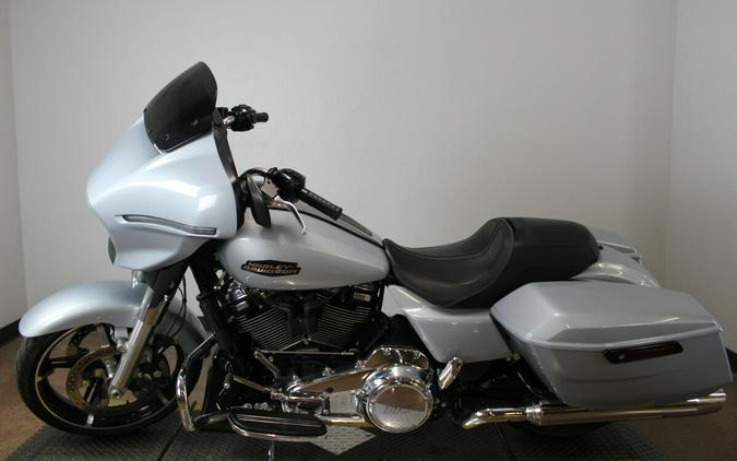 Harley-Davidson® Street Glide® 2024 Vivid Black