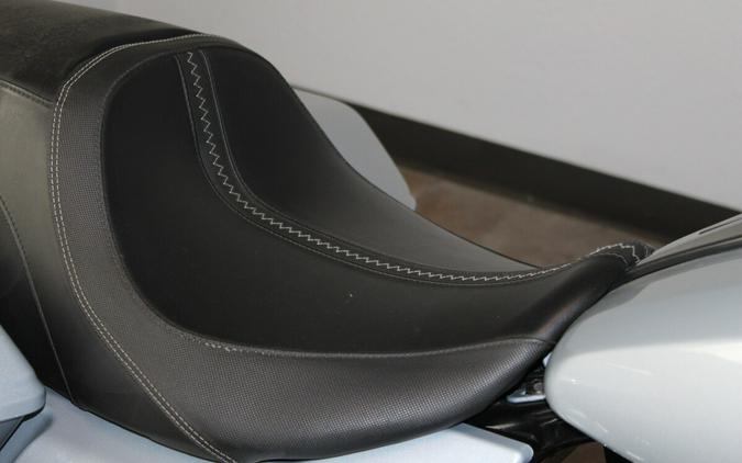 Harley-Davidson® Street Glide® 2024 Vivid Black