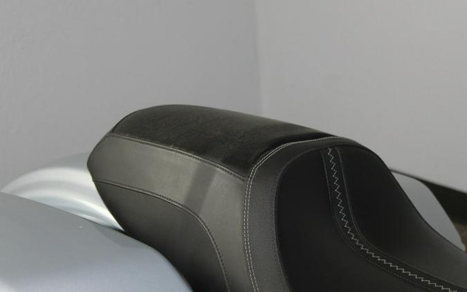 Harley-Davidson® Street Glide® 2024 Vivid Black