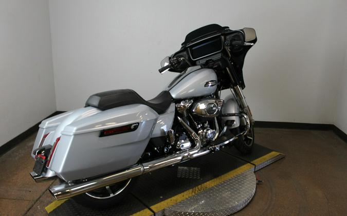 Harley-Davidson® Street Glide® 2024 Vivid Black
