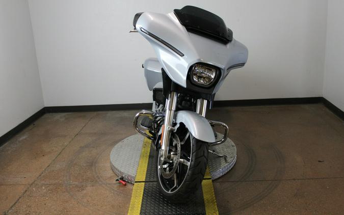Harley-Davidson® Street Glide® 2024 Vivid Black