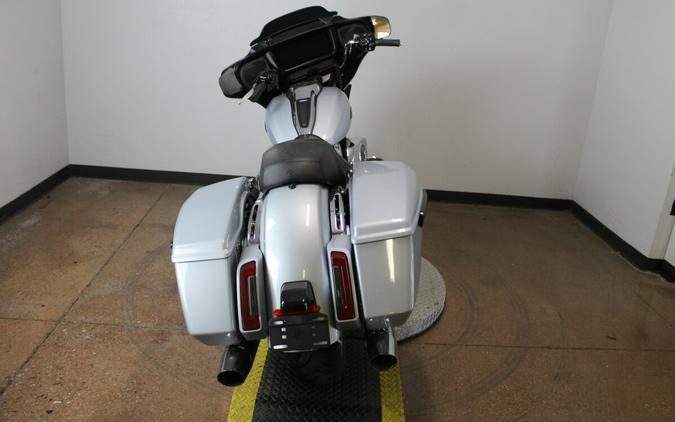 Harley-Davidson® Street Glide® 2024 Vivid Black