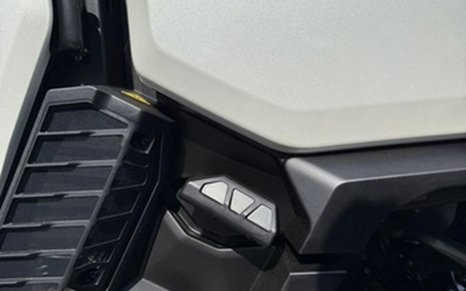 2026 Can-Am Defender Limited HD11