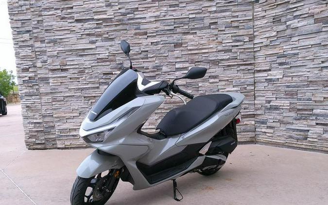 2025 Honda® PCX150AS