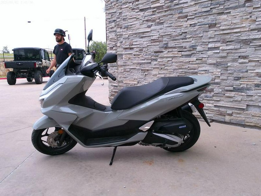 2025 Honda® PCX150AS