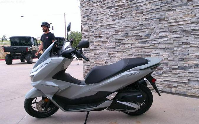 2025 Honda® PCX150AS