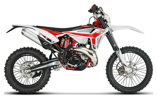 2020 Beta 300 RR Review: Off-Road Two-Stroke (20 Fast Facts)
