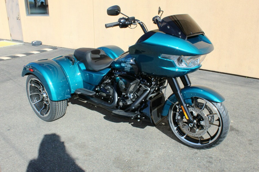 Harley-Davidson® Road Glide 3 2026 Teal Thunder