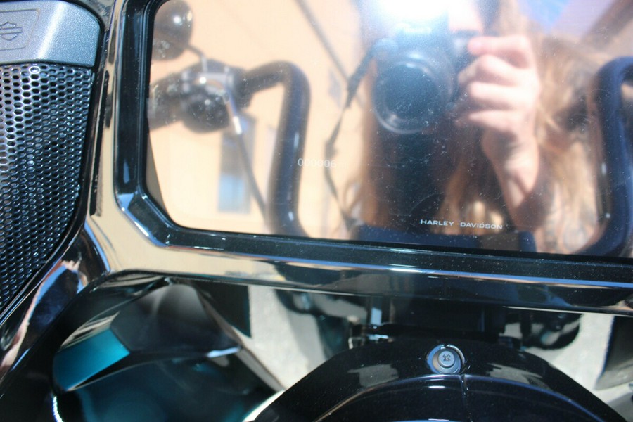 Harley-Davidson® Road Glide 3 2026 Teal Thunder