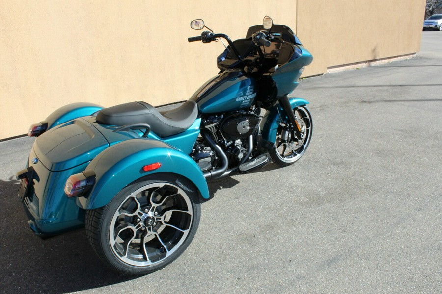 Harley-Davidson® Road Glide 3 2026 Teal Thunder