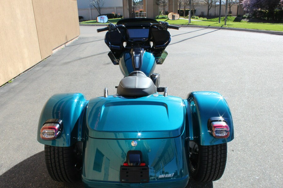 Harley-Davidson® Road Glide 3 2026 Teal Thunder
