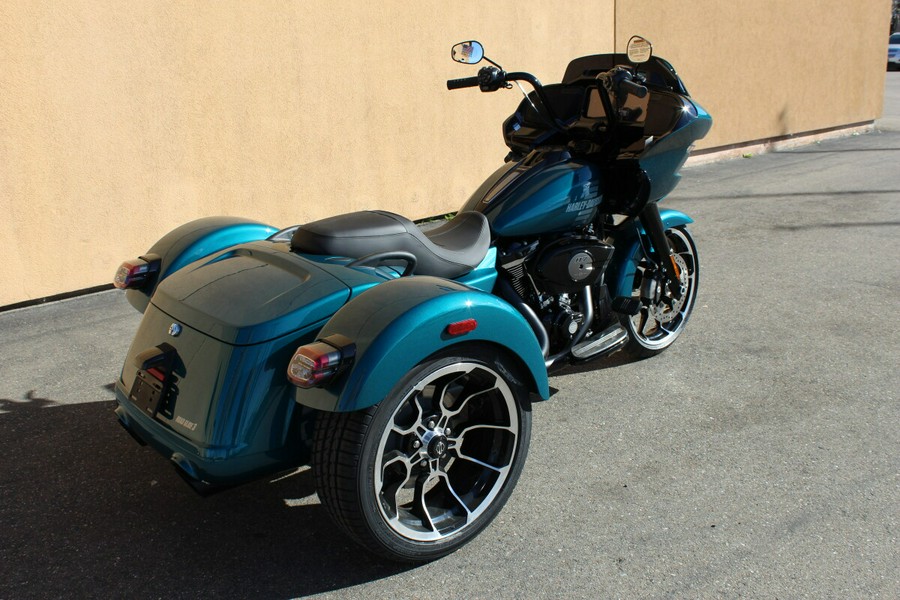 Harley-Davidson® Road Glide 3 2026 Teal Thunder
