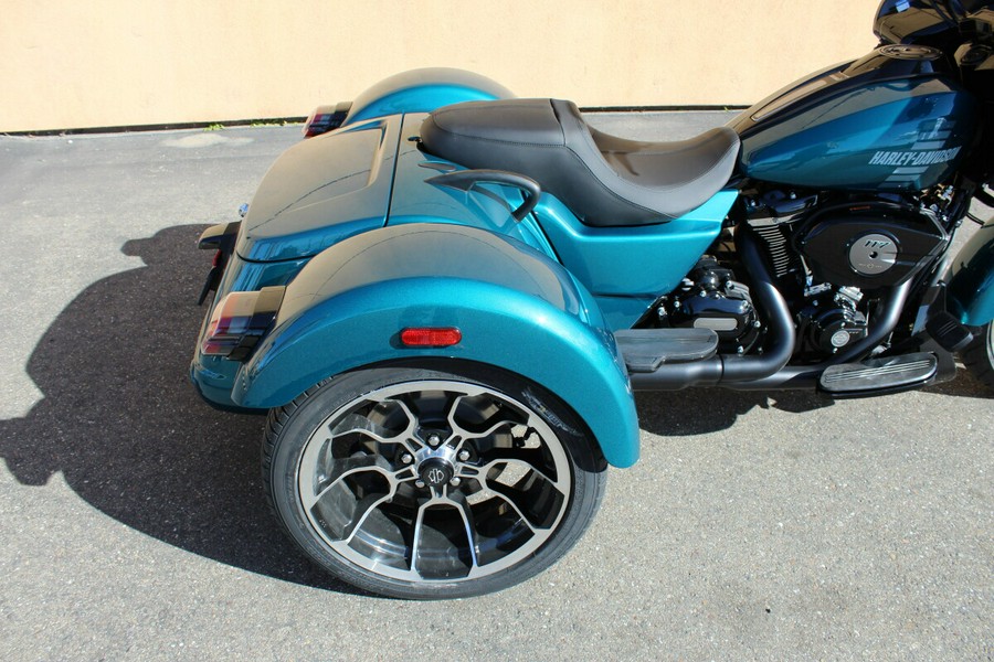 Harley-Davidson® Road Glide 3 2026 Teal Thunder