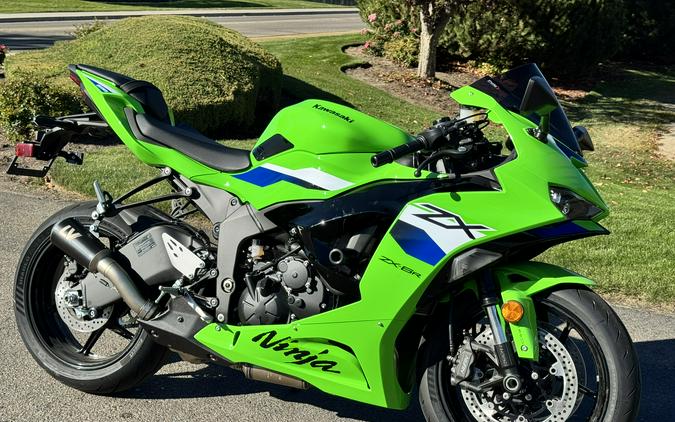 2026 Kawasaki Ninja® ZX™-6R W/ Accessories