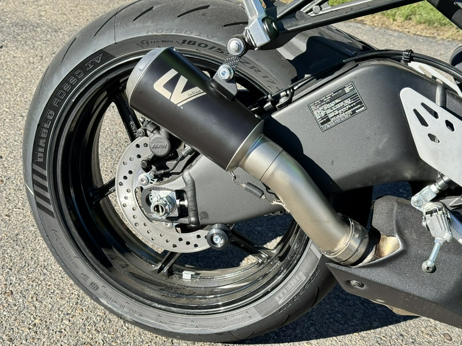2026 Kawasaki Ninja® ZX™-6R W/ Accessories