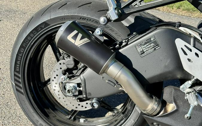 2026 Kawasaki Ninja® ZX™-6R W/ Accessories