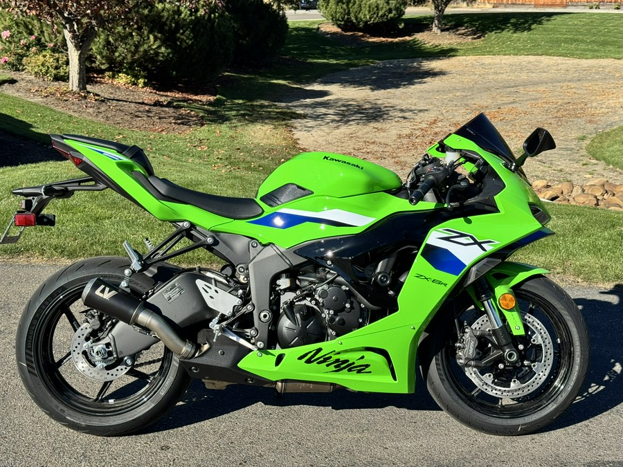 2026 Kawasaki Ninja® ZX™-6R W/ Accessories