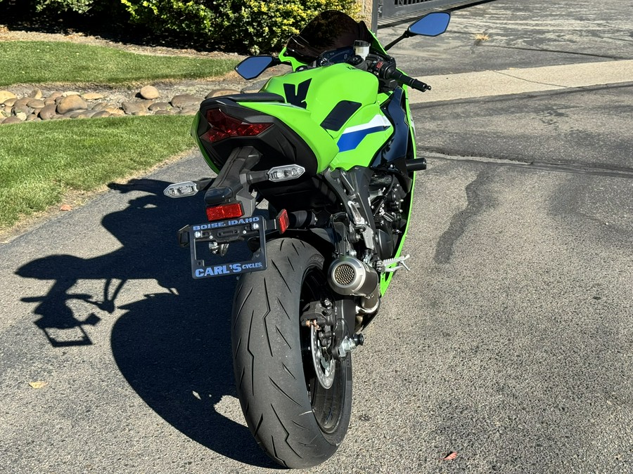 2026 Kawasaki Ninja® ZX™-6R W/ Accessories