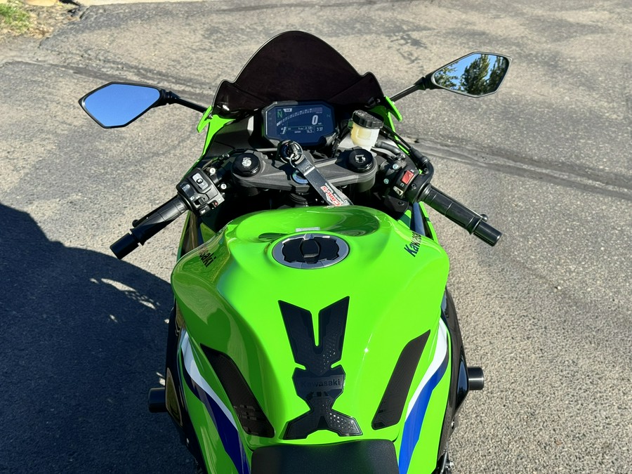 2026 Kawasaki Ninja® ZX™-6R W/ Accessories