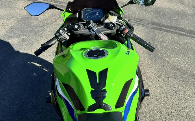 2026 Kawasaki Ninja® ZX™-6R W/ Accessories