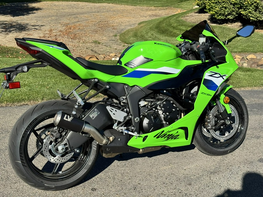 2026 Kawasaki Ninja® ZX™-6R W/ Accessories
