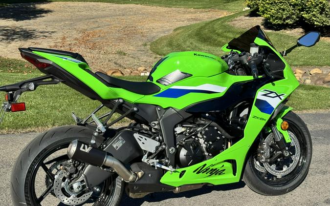2026 Kawasaki Ninja® ZX™-6R W/ Accessories