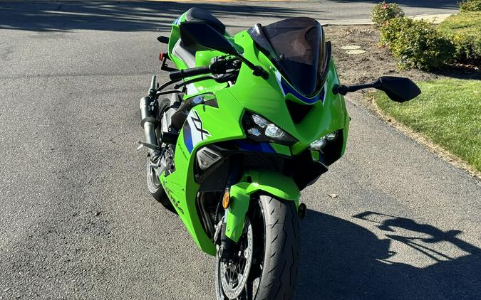 2026 Kawasaki Ninja® ZX™-6R W/ Accessories