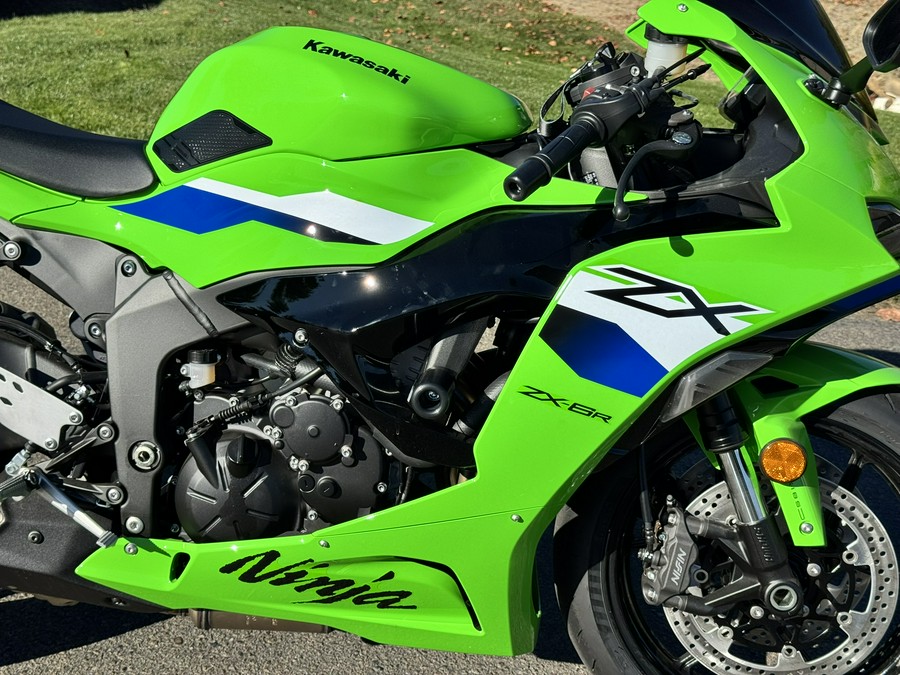 2026 Kawasaki Ninja® ZX™-6R W/ Accessories