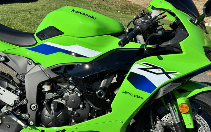 2026 Kawasaki Ninja® ZX™-6R W/ Accessories