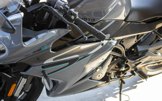2023 CFMOTO 300SS