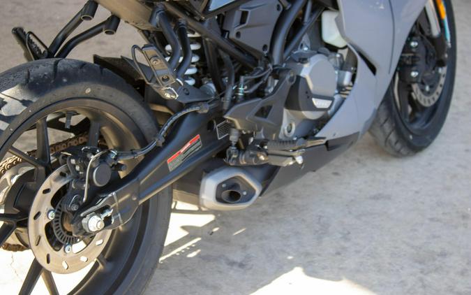 2023 CFMOTO 300SS