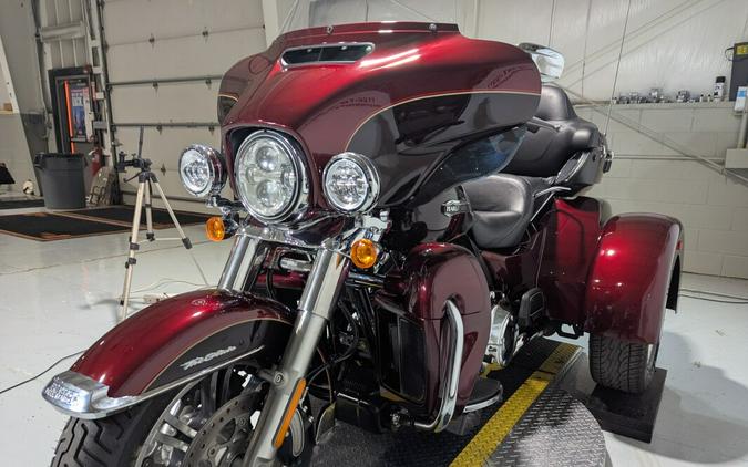 2014 Harley-Davidson® Tri Glide® Ultra Two-Tone Mysterious Red Sunglo/Blackened Cayenne Sunglo
