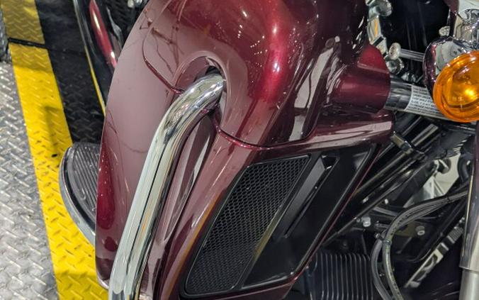 2014 Harley-Davidson® Tri Glide® Ultra Two-Tone Mysterious Red Sunglo/Blackened Cayenne Sunglo