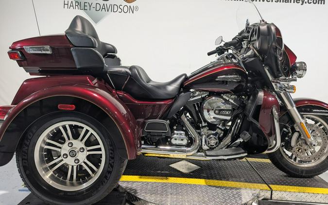 2014 Harley-Davidson® Tri Glide® Ultra Two-Tone Mysterious Red Sunglo/Blackened Cayenne Sunglo
