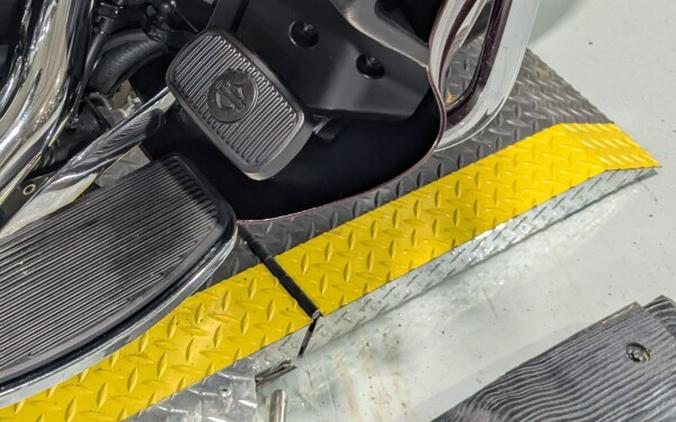 2014 Harley-Davidson® Tri Glide® Ultra Two-Tone Mysterious Red Sunglo/Blackened Cayenne Sunglo