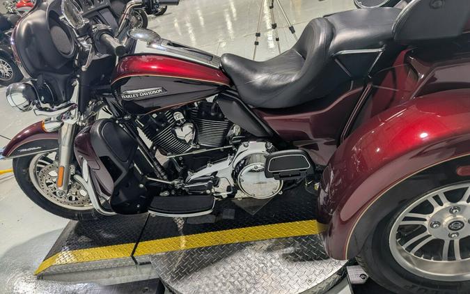2014 Harley-Davidson® Tri Glide® Ultra Two-Tone Mysterious Red Sunglo/Blackened Cayenne Sunglo