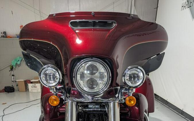 2014 Harley-Davidson® Tri Glide® Ultra Two-Tone Mysterious Red Sunglo/Blackened Cayenne Sunglo