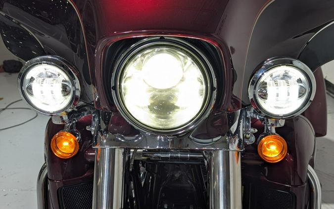 2014 Harley-Davidson® Tri Glide® Ultra Two-Tone Mysterious Red Sunglo/Blackened Cayenne Sunglo