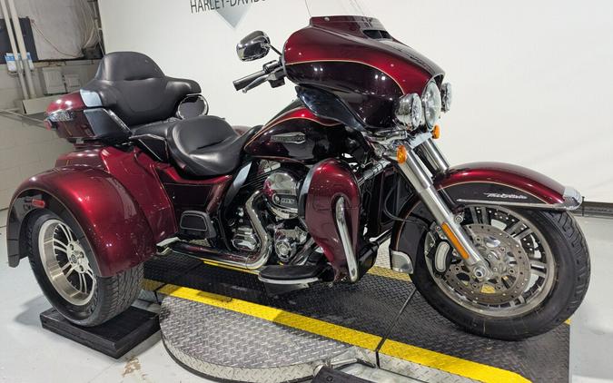 2014 Harley-Davidson® Tri Glide® Ultra Two-Tone Mysterious Red Sunglo/Blackened Cayenne Sunglo