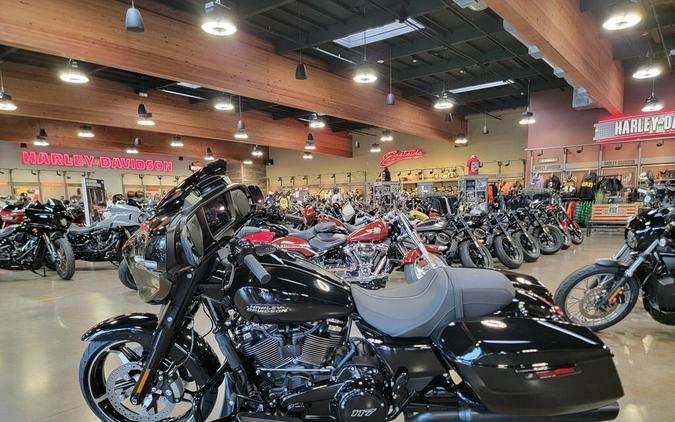 FLHX 2024 Street Glide®