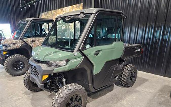 2024 Can-Am Defender DPS CAB