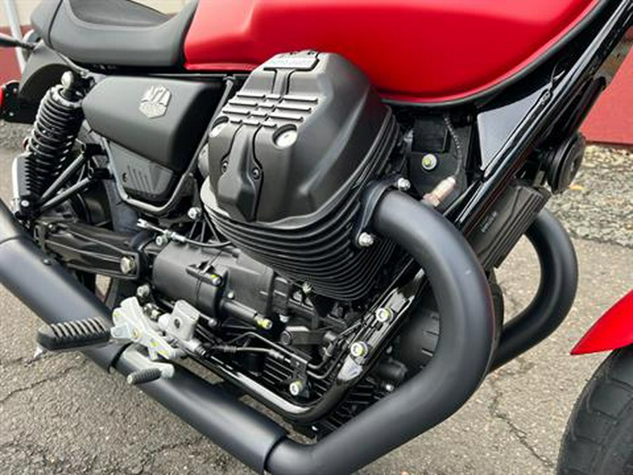 2023 Moto Guzzi V7 Stone