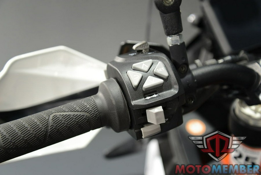 2024 KTM Adventure 890 R