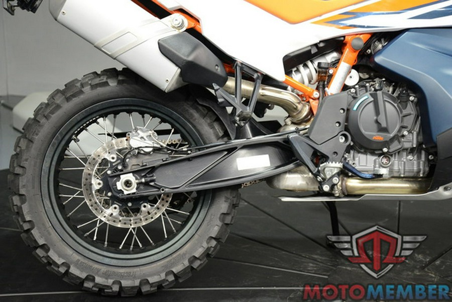 2024 KTM Adventure 890 R