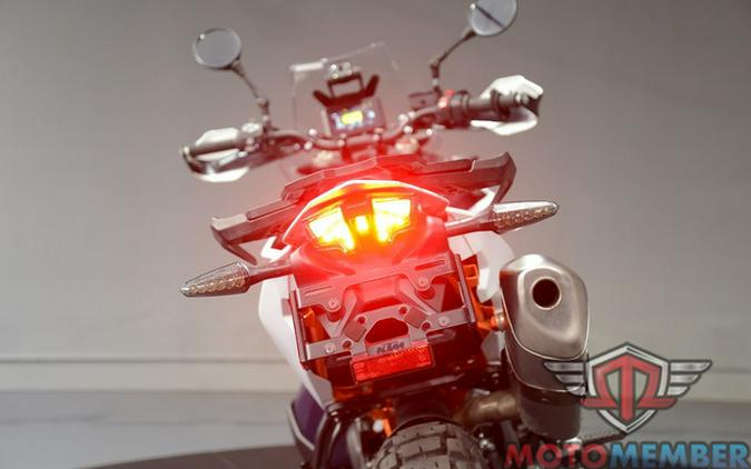 2024 KTM Adventure 890 R