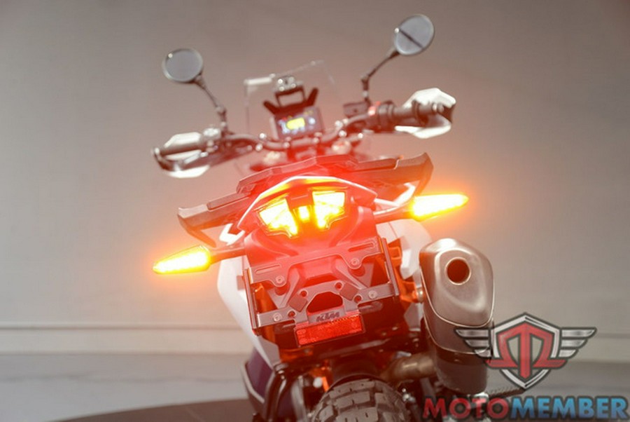 2024 KTM Adventure 890 R